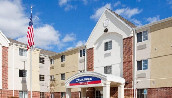 Candlewood Suites Kenosha-Kenosha-Exterior_view-6-418150 (1)